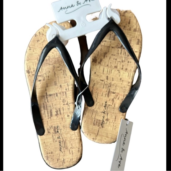 New Adorable Anna And Ava Black Flip Flops - Picture 2 of 3